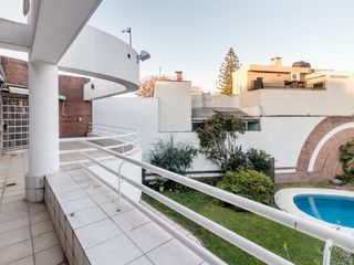 Foto 54 de CASA SOBRE LOTE PROPIO CON JARDIN, PISCINA, SOLARIUM, QUINCHO Y PARRILLA EN VILLA URQUIZA VENTA
