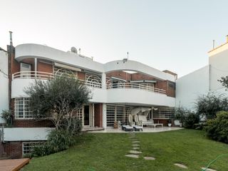 Foto 24 de CASA SOBRE LOTE PROPIO CON JARDIN, PISCINA, SOLARIUM, QUINCHO Y PARRILLA EN VILLA URQUIZA VENTA