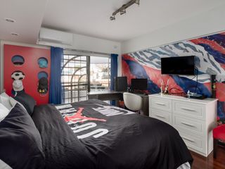 Foto 42 de CASA SOBRE LOTE PROPIO CON JARDIN, PISCINA, SOLARIUM, QUINCHO Y PARRILLA EN VILLA URQUIZA VENTA