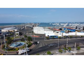 Foto 1 de En venta casa frente a puerto de Manta, ideal para hotel.