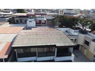 Foto 5 de En venta casa frente a puerto de Manta, ideal para hotel.
