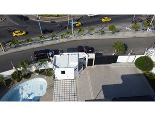 Foto 4 de En venta casa frente a puerto de Manta, ideal para hotel.