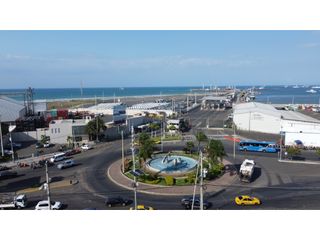 Foto 12 de En venta casa frente a puerto de Manta, ideal para hotel.