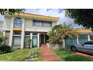 Foto 2 de VENDO.AMPLIA CASA EN MALIBU (IC)