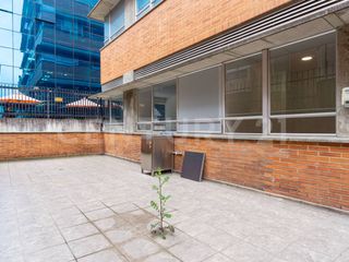 Foto 2 de Consultorio con terraza para venta en El Chicó.