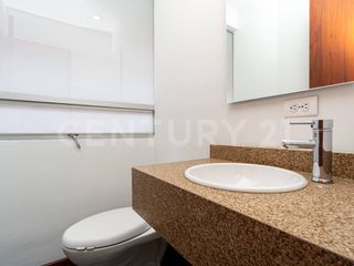 Foto 8 de Consultorio con terraza para venta en El Chicó.