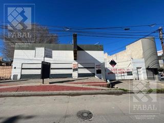 Foto 2 de Terreno venta Cumelén, 2000 m2 (20 x 100) con 766 m2 edificados y salida a 2 calles