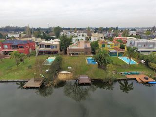 Foto 28 de San Isidro Labrador | Casa con lindísimo terreno a la laguna se vende con amarra incluída