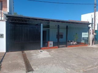 Foto 3 de Casa venta o permuta, Los Hornos, 2 dormitorios, 2 baños, garage, parque, quincho c/parrilla
