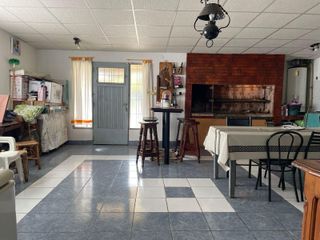 Foto 11 de Casa venta o permuta, Los Hornos, 2 dormitorios, 2 baños, garage, parque, quincho c/parrilla