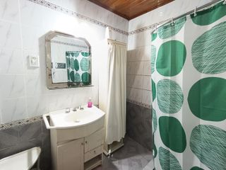 Foto 5 de Casa venta o permuta, Los Hornos, 2 dormitorios, 2 baños, garage, parque, quincho c/parrilla