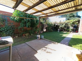 Foto 16 de Casa venta o permuta, Los Hornos, 2 dormitorios, 2 baños, garage, parque, quincho c/parrilla