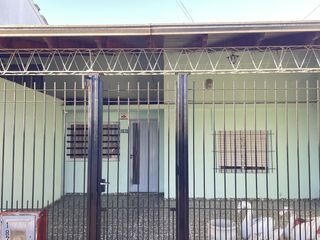 Foto 1 de Casa venta o permuta, Los Hornos, 2 dormitorios, 2 baños, garage, parque, quincho c/parrilla
