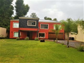 Foto 2 de Venta Gran Casa Con Pileta En Maschwitz