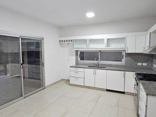 Foto 7 de Venta - Casa 4 Ambientes, Jardin, Pileta - Santa Catalina, Villanueva, Tigre