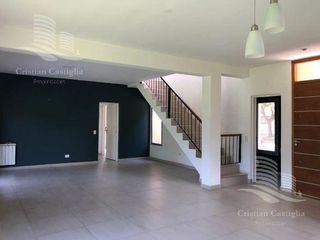 Foto 3 de Venta - Casa 4 Ambientes, Jardin, Pileta - Santa Catalina, Villanueva, Tigre