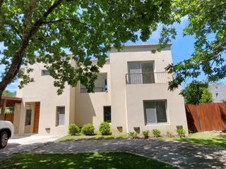 Foto 2 de Venta - Casa 4 Ambientes, Jardin, Pileta - Santa Catalina, Villanueva, Tigre