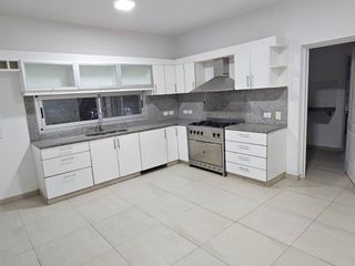 Foto 6 de Venta - Casa 4 Ambientes, Jardin, Pileta - Santa Catalina, Villanueva, Tigre