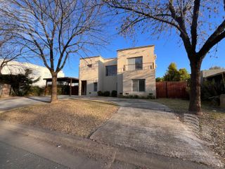 Foto 1 de Venta - Casa 4 Ambientes, Jardin, Pileta - Santa Catalina, Villanueva, Tigre