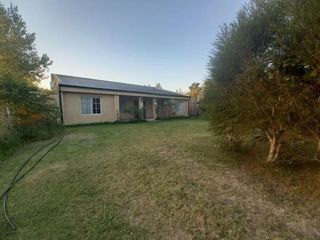 Foto 1 de Casa en venta - 2 dormitorios 2 baños -1000 mts2 - El Rodeo, Abasto, La Plata