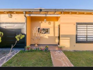 Foto 1 de Casa en venta - 2 dormitorios 1 baño - 200mts2 - Manuel B. Gonnet