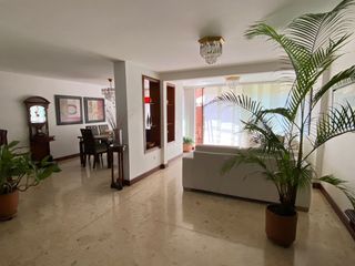 Foto 6 de Hermosa Casa En San Joaquin Frente Al Parque, De Dos Pisos, Super Segura, Amplia