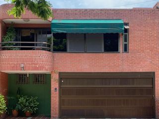 Foto 1 de Hermosa Casa En San Joaquin Frente Al Parque, De Dos Pisos, Super Segura, Amplia