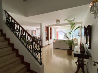 Foto 5 de Hermosa Casa En San Joaquin Frente Al Parque, De Dos Pisos, Super Segura, Amplia
