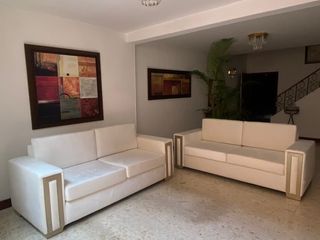 Foto 3 de Hermosa Casa En San Joaquin Frente Al Parque, De Dos Pisos, Super Segura, Amplia