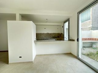 Foto 4 de Casa tipo dúplex en Venta, La Plata de 3 ambientes