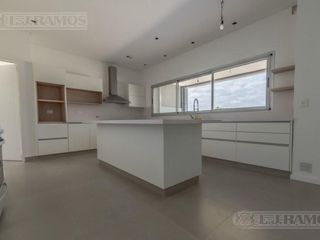 Foto 10 de Casa sobre lote al Río, con 5 dormitorios  en venta  en   San Juan - Villanueva