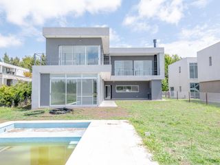 Foto 4 de Casa sobre lote al Río, con 5 dormitorios  en venta  en   San Juan - Villanueva
