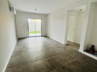 Foto 2 de Departamento en  venta en edificio de CATEGORIA  -  Monte Grande
