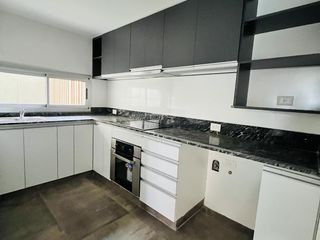 Foto 3 de Departamento en  venta en edificio de CATEGORIA  -  Monte Grande