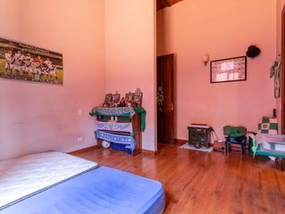 Foto 8 de Casa en  Banfield  de corte antiguo reciclada a nuevo. Ideal dos familias .