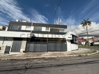 Foto 1 de Renta de Amplias Oficinas en Av. Atahualpa, Quito Norte