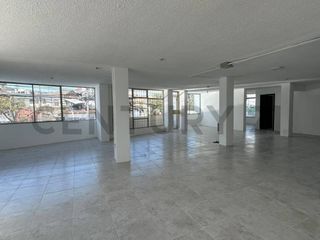 Foto 4 de Renta de Amplias Oficinas en Av. Atahualpa, Quito Norte