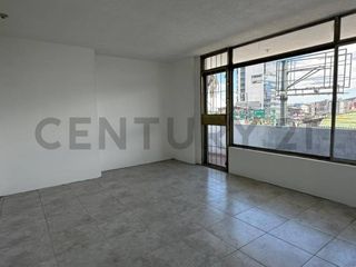 Foto 9 de Renta de Amplias Oficinas en Av. Atahualpa, Quito Norte