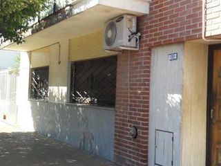 Foto 1 de Departamento 3 ambientes al frente - Banfield Oeste