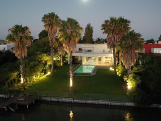 Foto 3 de Moderna  Casa al Lago en Venta en Santa Barbara
