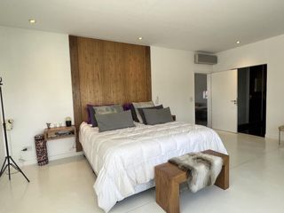 Foto 37 de Moderna  Casa al Lago en Venta en Santa Barbara