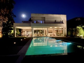 Foto 2 de Moderna  Casa al Lago en Venta en Santa Barbara