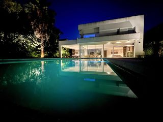Foto 1 de Moderna  Casa al Lago en Venta en Santa Barbara