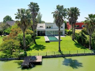 Foto 7 de Moderna  Casa al Lago en Venta en Santa Barbara