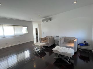 Foto 34 de Moderna  Casa al Lago en Venta en Santa Barbara