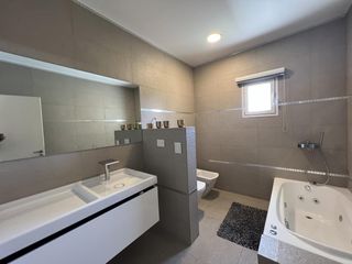 Foto 46 de Moderna  Casa al Lago en Venta en Santa Barbara