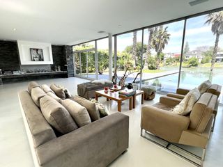 Foto 17 de Moderna  Casa al Lago en Venta en Santa Barbara