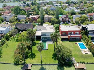 Foto 6 de Moderna  Casa al Lago en Venta en Santa Barbara