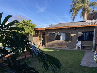 Foto 1 de Casa en venta - 2 dormitorios 1 baño - 114mts2 - Tolosa