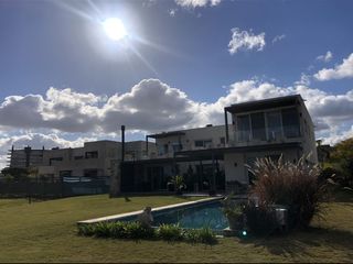 Foto 18 de NORDELTA - EL GOLF - Importante casa en venta